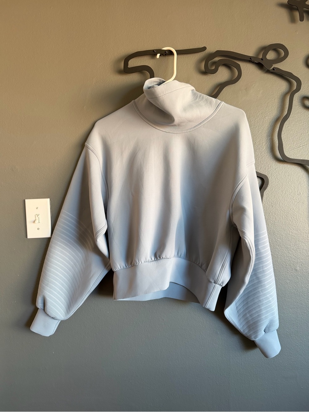 Lululemon Scuba Funnel Neck Women's Light Blue Gray Funnel Neck Cropped Top